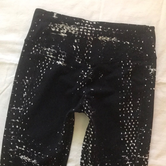 NIKE Dri Fit BLACK & WHITE Capri Leggings Sz M - Picture 6 of 13